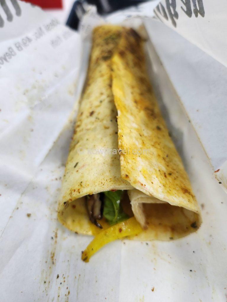 t is made by placing grilled mackerel and vegetables between crispy bread.