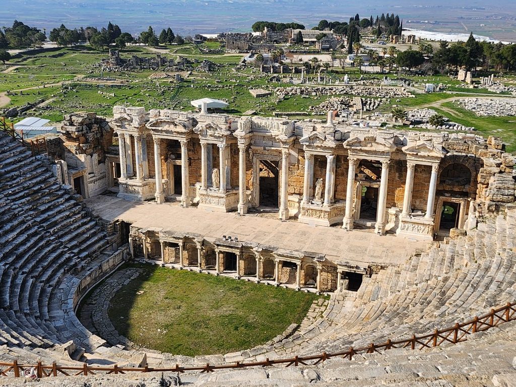 The two-story stage wall, featuring meticulously restored Corinthian and Ionic marble columns. Seeing the statues of ancient gods standing on pedestals between the columns makes it immediately clear why this theater boasts the best state of preservation in the East.